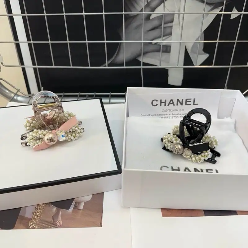 Chanel Hair grab clip hh40